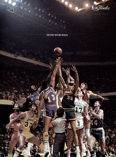 Vintage Sports Aesthetic, Basketball Shoot, Basketball Quotes Inspirational, Sport Posters, Nba Photos, Hard Photo, Nba History, Kobe Bryant Nba, Ball Aesthetic