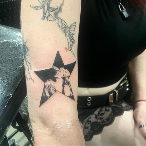 Indie Sleaze Tattoo, Tv Girl Tattoo Ideas, Thirteen Movie Tattoo, Rockstar Gf Tattoo, Stiple Shade Tattoo, Tv Girl Tattoo, Soundgarden Tattoo, Chase Atlantic Tattoo, The Smiths Tattoo