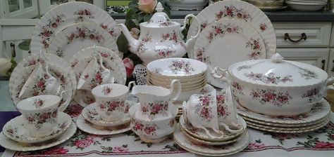 Royal Albert Lavender Rose Dinner Set  6 x dinner plates  6 x salad plates  6 x bowls  6 x cups  6 x saucers  6 x tea plates  1 x tureen ... Dinner For 4, Sandwich Trays, United Parcel Service, Table Ware, Tea Plates, Vintage Bone China, Lavender Roses, Cream And Sugar, English Garden