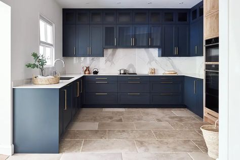 Kitchen painted in Hague Blue by Farrow and Ball Hague Blue Living Room, Kitchen Cabinets Farrow And Ball, Royal Blue Kitchen, Hague Blue Kitchen, Farrow And Ball Hague Blue, Contemporary Shaker Kitchen, Farrow And Ball Kitchen, Navy Blue Kitchen Cabinets, Royal Kitchen