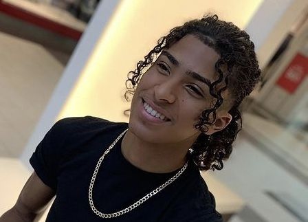 Curly Ponytail Men, Slicked Hair Men, Stud Hairstyles, Taper Fade Long Hair, Long Hair Fade, Aesthetic Shapes, Man Ponytail, Long Curly Hair Men, Curly Hair Fade