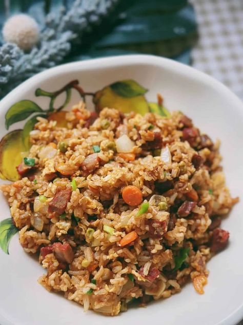 Easy Char Siu Fried Rice (Chinese BBQ Pork Fried Rice) Char Siu Pork, Garlic Fried Rice, Chinese Bbq Pork, Pork Fried Rice, Shrimp Fried Rice, Char Siu, Bbq Pork, Fried Rice, Asian Recipes