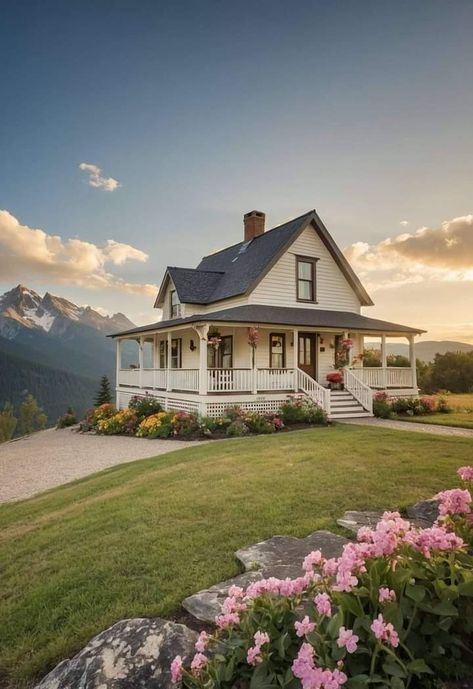 Big White Farmhouse Aesthetic, Country Houses Aesthetic, 1900s Aesthetic House, Outside Of House Aesthetic, My Future House, Different House Aesthetics, House Goals Aesthetic, Country House Interior Farmhouse Style, Medium Sized Houses