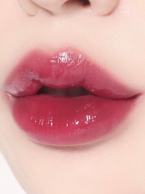 Cherry Lips Korean, Korean Lip Color, Lip Filler Shape Ideas Korean, Ombre Lip Tattoo, Dark Red Lip Tint, Round Lips Aesthetic, Korean Lip Filler, Picturresque Regina, Dark Pink Lips