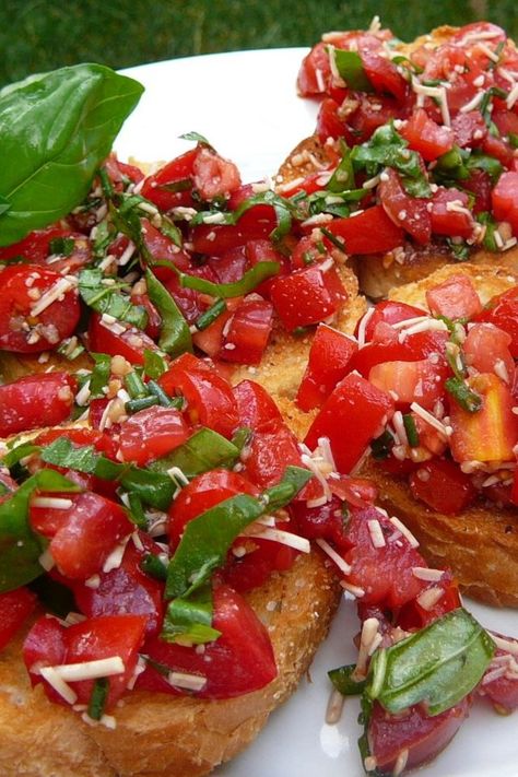 Balsamic Bruschetta | "Great fresh bruschetta! Very easy and addicting!" #allrecipes #appetizers #appetizerrecipes #appetizerideas #apps #recipes #entertaining Bruschetta Recipe Balsamic, Balsamic Bruschetta, Homemade Bruschetta, Crescent Bake, Easy Mexican Casserole, Easy Bruschetta, Bruschetta Recipe, Summer Appetizer, Appetizers For Party