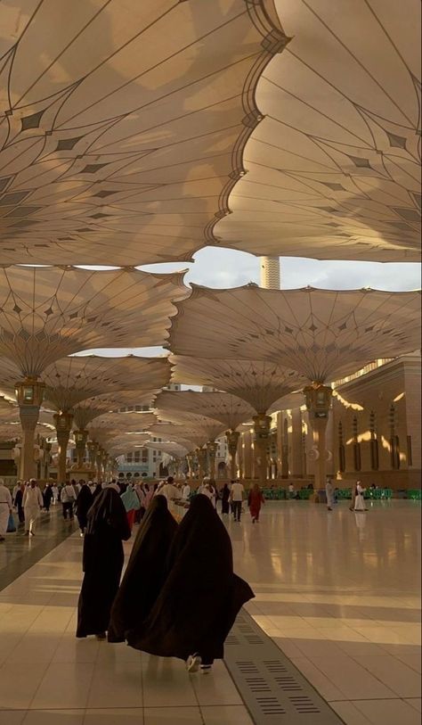 Medinah Makkah, Medina Core, Makkah Aesthetic, Medina Saudi Arabia, Beauty Of Islam, Mekka Islam, Mecca Wallpaper, Beautiful Mosques, Love In Islam