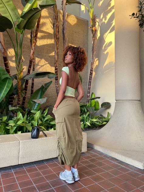 Long Cargo Skirt Outfit Summer, Maxi Cargo Skirt Outfit Aesthetic, Cargo Skirt Inspo Outfit, Cargo Skirt With Sneakers, Green Parachute Skirt Outfit, Long Green Cargo Skirt Outfits, Long Cargo Skirt Outfit Black Women, Long Cargo Skirt Outfit Ideas, Long Green Cargo Skirt