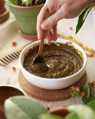 Basic Henna Recipes: From Burgundy to Black | Henna Blog Spot Herbal Hair Mask, Indigo Hair Color, Indigo Powder For Hair, Indigo Henna, Henna For Hair, Henna Recipe, Indigo Hair, Hair Henna, Healthy Black Hair