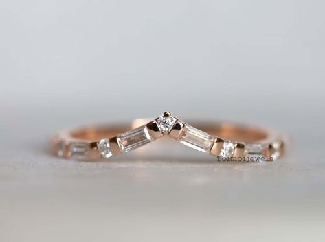 Wedding Band Curved, Chevron Wedding Band, Baguette Diamond Wedding Band, Wedding Band Diamond, Chevron Wedding, Raw Diamond Engagement Rings, Stacked Wedding Rings, Rough Diamond Ring, Moissanite Band