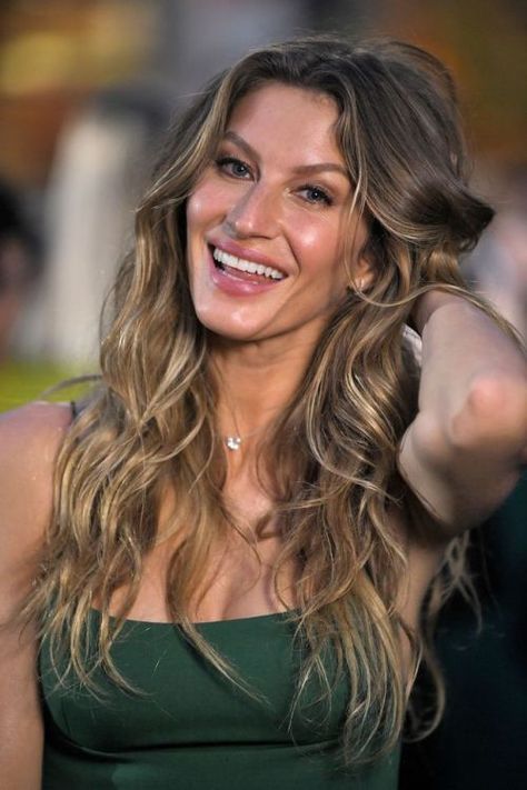 Gisele Hair, Gisele Bundchen Hair, Gisele Bundchen Style, Hair Color Chocolate, Chocolate Hair, Doutzen Kroes, Gisele Bündchen, Gisele Bundchen, Trendy Hair Color