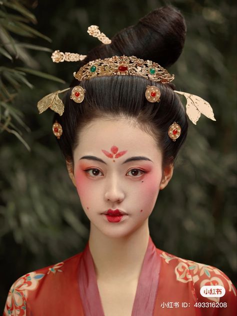 Japan Traditional Makeup, Japanese Make Up Traditional, Han Dynasty Makeup, Hanfu Makeup Look, Chinese Drama Makeup, Traditional Asian Makeup, Qing Dynasty Makeup, Ancient China Makeup, Chinese Hanfu Makeup