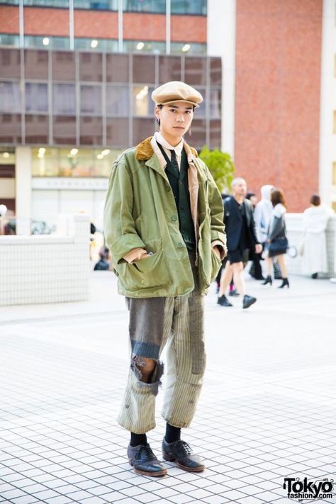 vintage street style ... Tatsuya, 19 years old, student | 8 December 2017 | #Fashion #Harajuku (原宿) #Shibuya (渋谷) #Shinjuku (新宿) #Tokyo (東京) #Japan (�日本) Japanese Fashion Street Tokyo Style, Japanese Vintage Fashion, Japanese Street Fashion Men, Vintage Tokyo, Bunka Fashion College, Vivienne Westwood Shoes, Japanese Mens Fashion, Vintage Street Style, Harajuku Fashion Street