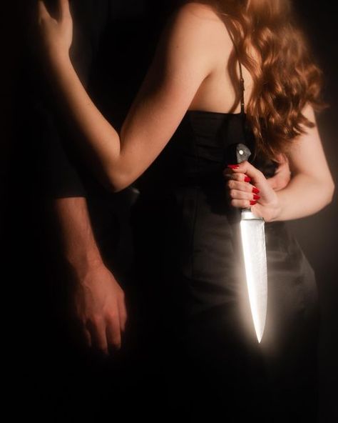 Knife In Back Photography, Knife Behind Back Pose, Knife Photoshoot Ideas, Woman With A Knife, Villain Photoshoot Ideas, Wattpad Photoshoot, Poses With Knife, Knife To Throat Pose, Knife Photoshoot