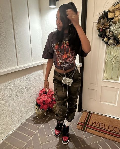 Bred 1s Outfit Women, 1s Outfit Women, Bred 1s Outfit, Kurt Geiger Bag Outfit, Gallery Dept Shirt, 1s Outfit, Kurt Geiger Bag, Teen Swag Outfits, Fly Outfit