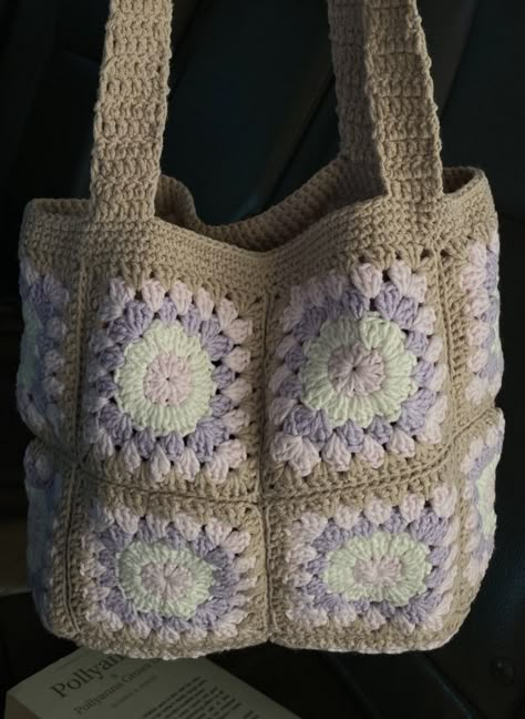 Small Granny Square Bag, Small Granny Square, Cute Crochet Projects, Crochet Granny Square Bag, Things To Crochet, Granny Square Bag, Kawaii Crochet, Crochet Business, Crochet Design Pattern