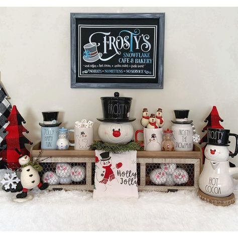 Rae Dunn Frosty Display, Christmas Coffee Bar Decor, Holiday Hot Cocoa Bar, Christmas Goals, Cocoa Station, Chocolate Station, Xmas Coffee, Winter Projects, Tier Shelf