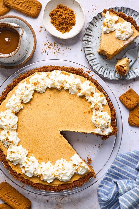 Biscoff Pumpkin Pie Easiest Pumpkin Pie Recipe, Pumpkin Biscoff, Easiest Pumpkin Pie, Creamy Pumpkin Pie, Pumpkin Pie Recipe Easy, Cookie Cookbook, Biscoff Cookie Butter, Pie Pie, Two Peas In A Pod