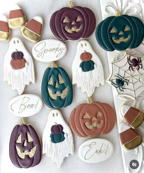 Autumn Royal Icing Cookies, Spider Cookies Decorated, Autumnal Cookies, Halloween Royal Icing, Cookie Transfers, Decorated Halloween Cookies, Spooky Halloween Cookies, Biscuits Halloween, Fall Decorated Cookies