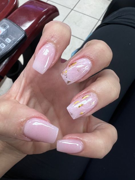 Simple Nails With Design On Ring Finger, Light Pink Nails With Gold Flakes, Pink Marble Nails With Gold Flakes, Bridesmaid Nails Pink, Gold Flake Nails, Light Marble, Bridesmaids Nails, Golden Nails, Light Pink Nails