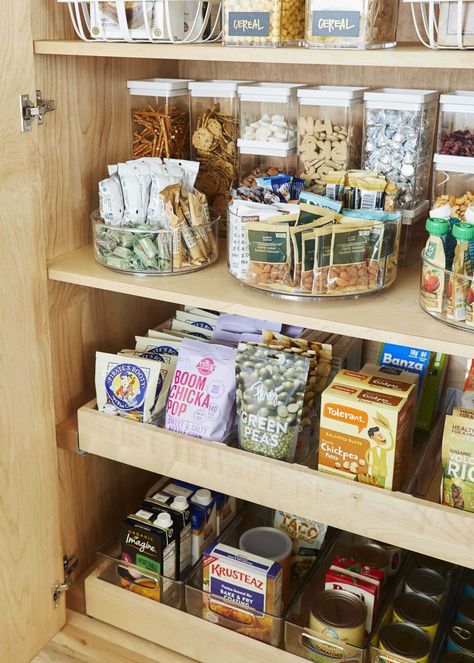 Mountain House Kitchen, Organized Pantry, Kitchen Drawer Organization, Ideas Para Organizar, Kitchen Hacks Organization, Emily Henderson, Classic Kitchen, Organize Drawers, Kitchen Drawers