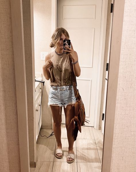 Hot Weather Western Outfits, Western Wear Outfits Casual Summer, Summer Western Outfits For Women Casual, Lazy Western Outfits Summer, Western Date Night Outfit Summer, Casual Western Summer Outfits, Summer Punchy Outfits, Simple Western Outfits Summer, Western Vacation Outfits