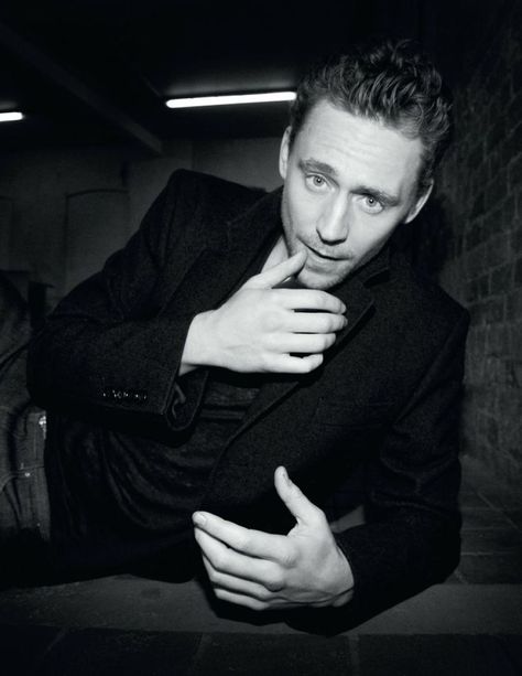 Thomas Hiddleston, A Man In A Suit, British Gentleman, Sweet Pictures, Man In A Suit, Der Gentleman, Hello Darling, Thomas William Hiddleston, Loki Laufeyson