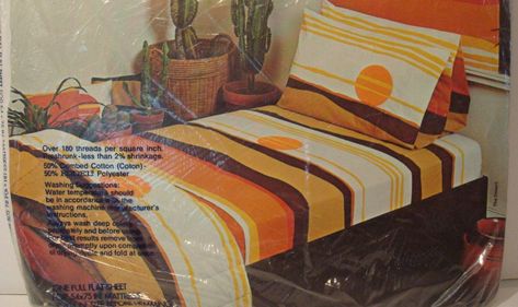 Vintage 1976 Burlington 'The Desert' pattern bed sheets. Mod landscape print. Sun. 70s Bed, Bedroom Sheets, 1970s Home Decor, Parents Bedroom, 70s Interior, 1970s Home, 70s Decor, Patterned Bedding, Vintage Bed