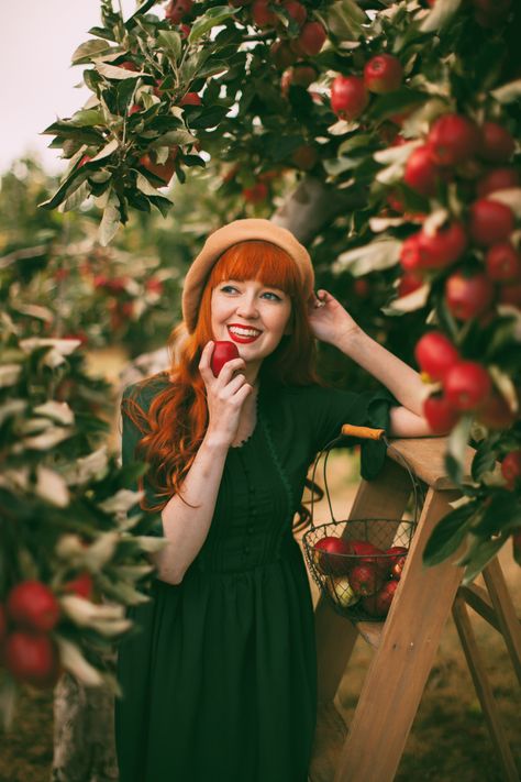 The Most Fairytale Apple Trees - A Clothes Horse Apple Picking Photos, Fall Photoshoot Ideas, Danielle Victoria, Portret Feminin, Apple Picking Outfit, A Clothes Horse, Apple Trees, Fairytale Photography, Shotting Photo