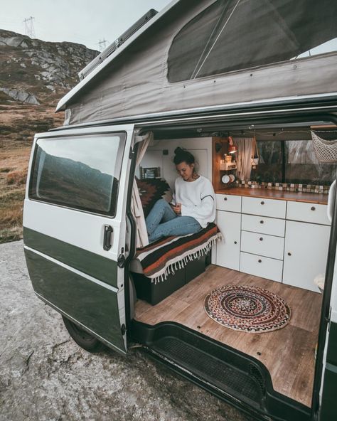 Pine Pins (@pinepins) • Photos et vidéos Instagram Kombi Trailer, T6 California, T3 Vw, Kombi Motorhome, Camping Desserts, Kombi Home, Combi Volkswagen, Van Life Diy, Combi Vw