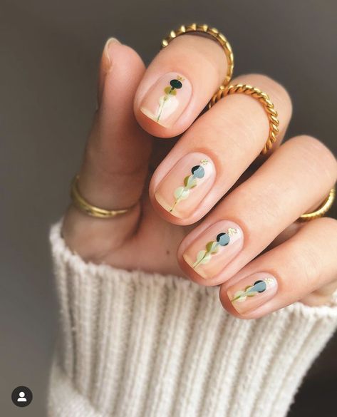 Classy Nails Square Short, Nail Art 2024 Trends, Classy Vacation Nails, Short Nail Trends, At Home Nail Art, Coffin Shaped Nails, Short Nail Design, Home Nail Art, Boho Nails