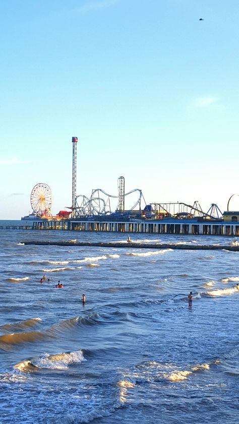 Pleasure Pier in Galveston Texas. Fun place to visit! Galveston Texas, Place To Visit, Galveston, Cool Places To Visit, Hanging Out, New York Skyline, Places To Visit, My Favorite, Texas