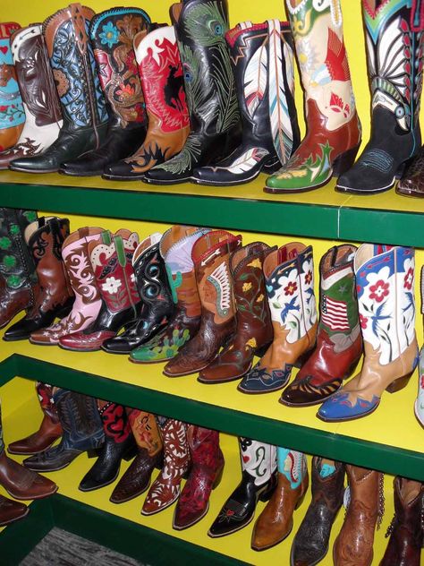 . Authentic Cowboy Boots, Mexican Boots Aesthetic, Styled Cowboy Boots, Cowboy Boots Colorful, Unique Cowboy Boots, Fancy Cowboy Boots, Cowboy Boots Design, Cowboy Boots Vintage, Custom Cowboy Boots