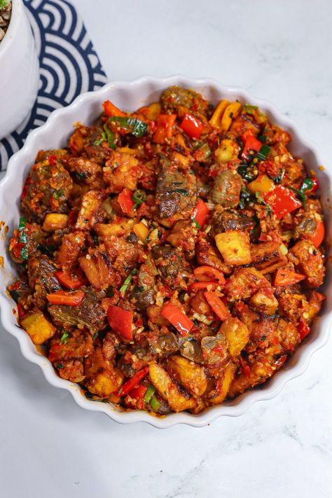 Gizdodo (Peppered Gizzard and Plantains) - Cooking With Claudy Gizzard And Plantain, Nigerian Gizdodo, Gizdodo Recipe, Peppered Gizzard, Organ Meat Recipes, Gizzard Recipe, Naija Food, How To Cook Plantains, Gizzards Recipe