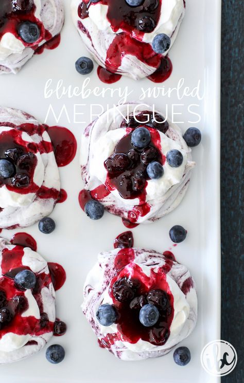 Dessert Blueberry, Blueberry Sauce Recipe, Easter Cake Easy, Memorial Day Desserts, Mixed Berry Pie, Blueberry Desserts Recipes, Easter Cake Recipes, Meringue Desserts, Fruit Dessert Recipes