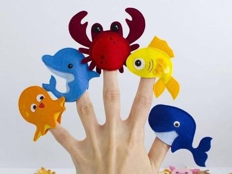 Handmade Puppet, Finger Puppet Patterns, Felt Puppets, Felt Fish, Puppets For Kids, Baby Mobil, Puppets Diy, Fish Finger, Felt Finger Puppets