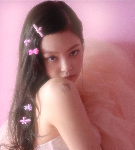 jennie icon #jennie Pink Jennie Icon, Jennie Pink Aesthetic, Jennie Pink Icon, Jennie Coquette, Jennie Icons Aesthetic, Jennie Pictures, Jennie Aesthetic Icon, Blackpink Pfp, Jennie Pink