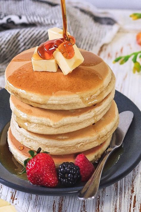 Hotcakes de avena y manzana sin harina receta son gluten Hot Cakes Avena, Hot Cake, Hot Cakes, Healthy Bread, Pancakes Healthy, Healthy Treats, Sin Gluten, Creative Food, Workout Food