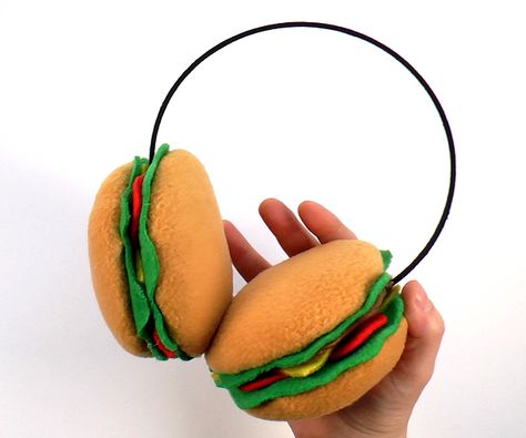 DIY Hamburger Earmuffs - No Sewing - 2 Cats & 1 Doll Diy Earmuffs How To Make, Diy Earmuffs, Crochet Earmuffs Tutorial, Crochet Froggy Earmuffs, Gyaru Earmuffs, Heart Shaped Earmuffs, Ski Party, Sound Isolation, 2 Cats