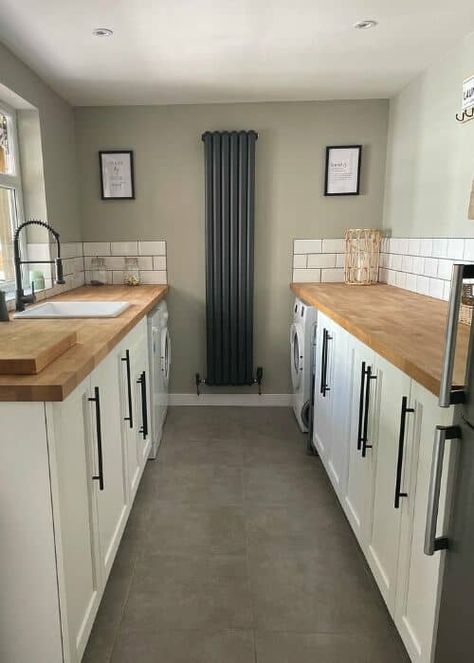 Top 10 kitchen radiator ideas Radiator Ideas, Wall Radiators, Tall Radiators, Kitchen Radiator, Best Radiators, Colourful Kitchen, Uk House, Traditional Radiators, Rustic Country Kitchens