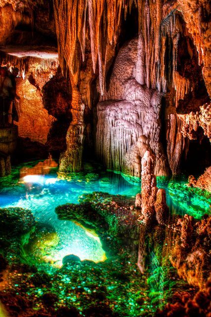 Amazing Places you Should Visit in Your Life - Luray Caverns, Virginia... just passed this exit 2 days ago. Rockbridge County Virginia, Luray Virginia, Luray Caverns, Timur Tengah, Matka Natura, Virginia Travel, Vatican City, Incredible Places, Pretty Places