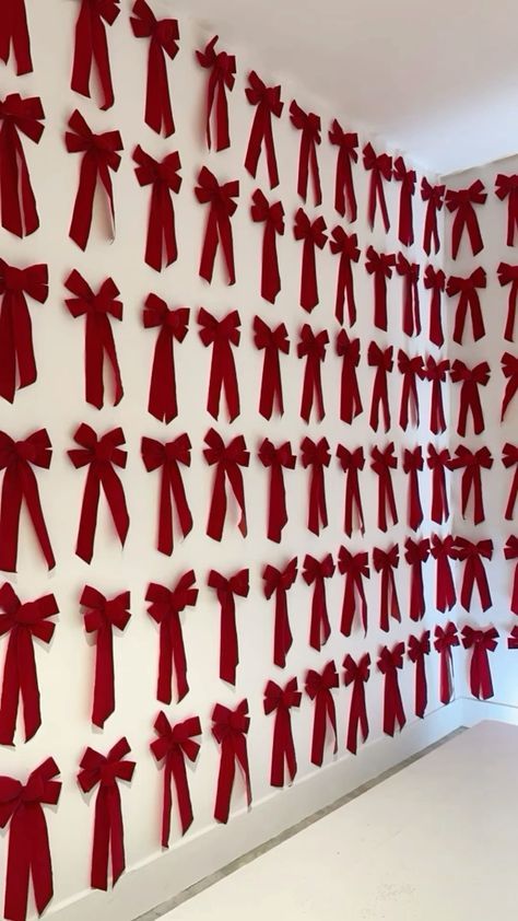 Christmas Party Wall Decorations, Red Party Decorations Aesthetic, Aesthetic Christmas Party Decor, Bow Themed Christmas Party, Christmas Photo Wall Ideas, Trendy Christmas Decor 2024, Bow Photo Backdrop, Red Decor Aesthetic, Ribbon Room Decor