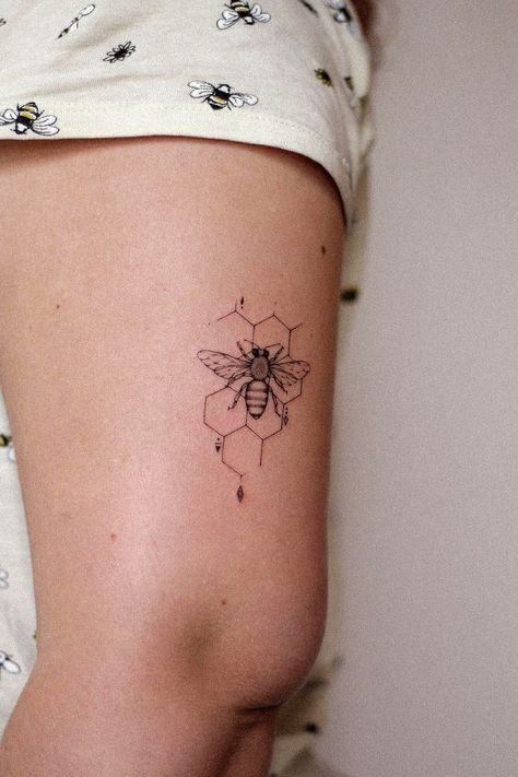 Small bee tattoo with beehive Womens Bee Tattoo, Bee Spine Tattoos For Women, Womens Clavicle Tattoo, Bee Back Tattoo Women, Honeybee Tattoo Small, Tattoo Honey Bee, Minimalistic Bee Tattoo, Bee Tattoos Small, Tattoo Of A Bee