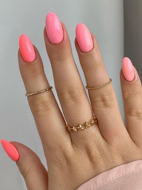 Coral Nail Designs, Coral Acrylic Nails, Salmon Nails, Coral Nail Art, Coral Pink Nails, Coral Nails With Design, Short Almond Shaped Nails, Coral Nail, Coral Nail Polish