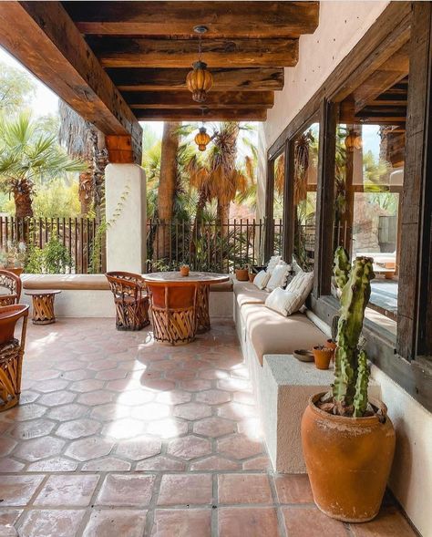 Spanish Style Patio Outdoor Spaces, Spanish Ranch Style Homes, Spanish Style Backyard, Spanish Style Patio, Mexican Patio Hacienda Style, Southwest Style Home, Hacienda Decor, Hacienda Homes, Hacienda Style Homes