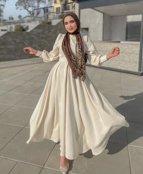 Hijab Soiree, Hijab Beauty, Hijab Wedding, Hijab Trends, Modest Summer, Dress Book, Modest Summer Outfits, Color Wallpaper, Modest Dresses Casual