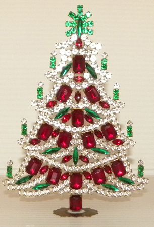 Czech crystals Christmas tree brooch Czech Christmas Tree, Jewelry Trees, Christmas Brooches, Jeweled Christmas Trees, Christmas Bling, Crystal Christmas Tree, Jeweled Christmas, Jewelry Christmas Tree, Christmas Brooch