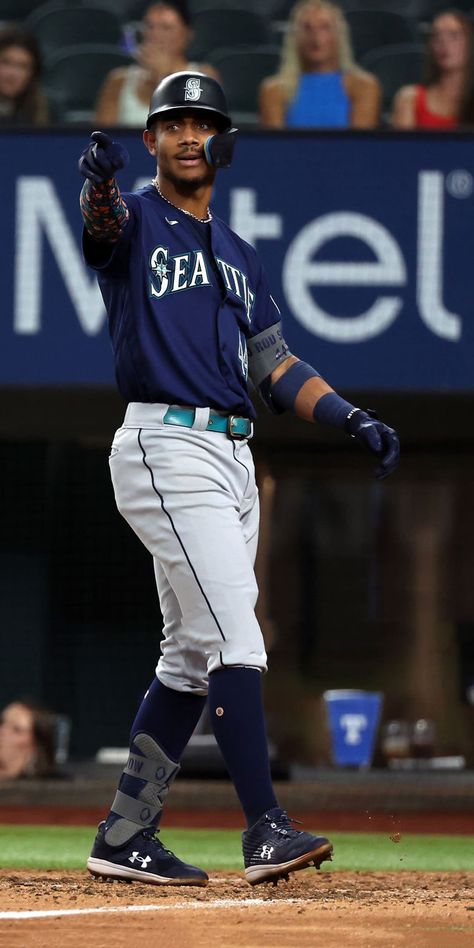 Julio Rodriguez Mariners, Julio Rodriguez Wallpaper, Mariners Wallpaper, Baseball Wallpapers, Baseball Drip, Mlb Baseball Players, Baseball Pics, San Diego Padres Baseball, Baseball Videos