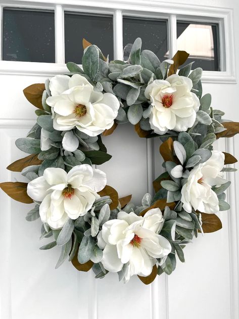 Lambs Ear Floral Arrangement, White Wreath Ideas, Magnolia Wreath Front Door, All Year Round Wreaths, Wreath Ideas Year Round, Flower Wreaths, Magnolia Decor Ideas, Diy Magnolia Wreath, Magnolia Decor