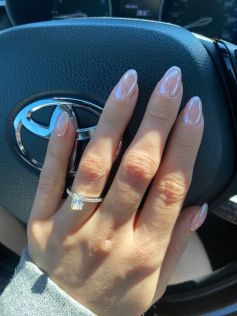 Glazed Shellac Nails, Hailey Baldwin Style Nails, Short Nails Hailey Bieber, Glazed Donut Nails Shellac, Pearl Shellac Nails, Hailey Burger Nails, Hailie Beiber Nails, Hailey Believer Nails, Acrylic Nails Glazed Donut