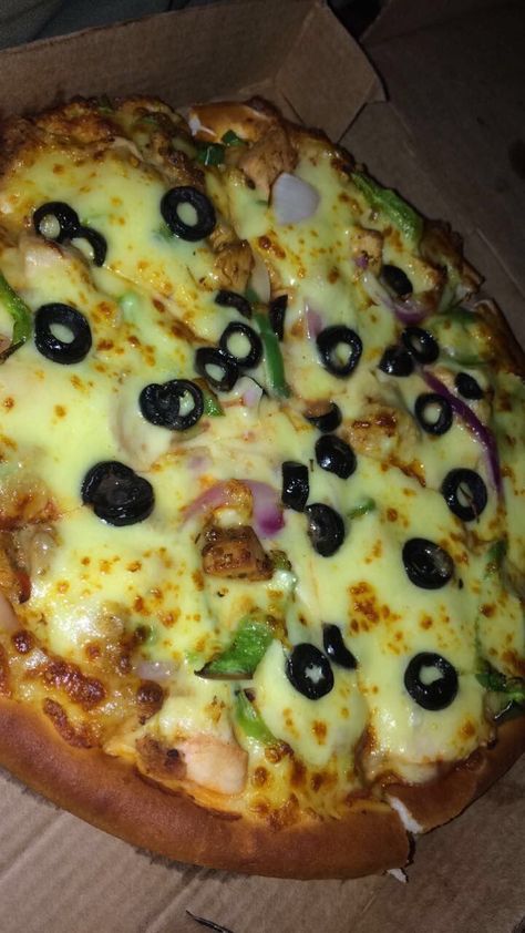 Pizza At Home Snapchat, Home Made Cake Snap, Home Food Snap, Home Made Food Snapchat, Home Snapchat, Fast Food Drinks, Cake Recipes At Home, Superfood Recipes, Sleepover Food